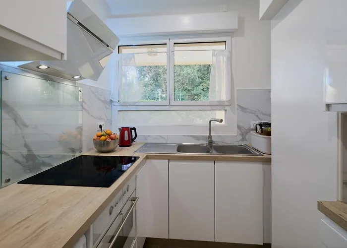 Chezine - Quartier Calme En Centre-ville Apartman